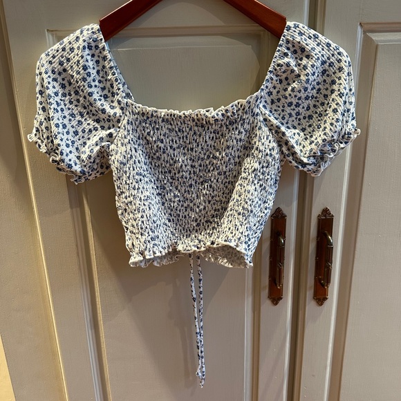 Le Lis Collection Blue & White Floral Ruched Top Size S - Picture 4 of 4